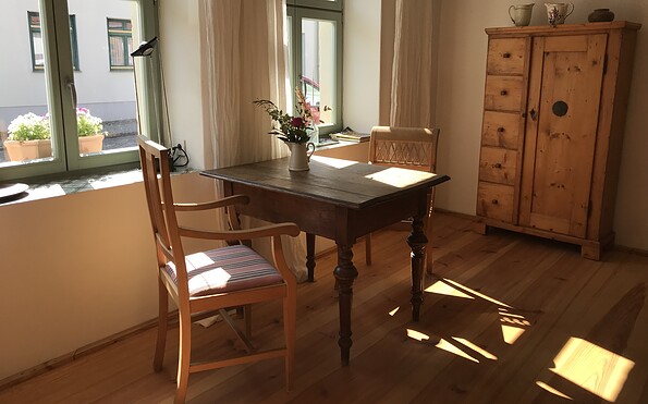 Tisch mit zwei Sitzplätzen, Foto: Paulina Gaugel, Lizenz: Paulina Gaugel