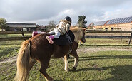 A child riding a pony, Foto: Steffen Lehmann, Lizenz: TMB