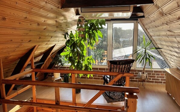attic with relaxation area, Foto: Thea Hanspach