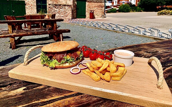 Burger, Foto: Jann Barkemeyer, Lizenz: Vielfruchthof Domstiftsgut Mötzow