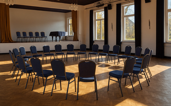 Großer Saal Kulturhaus Locktow, Foto: Angelika Janke, Lizenz: Tourismusverband Fläming e.V.