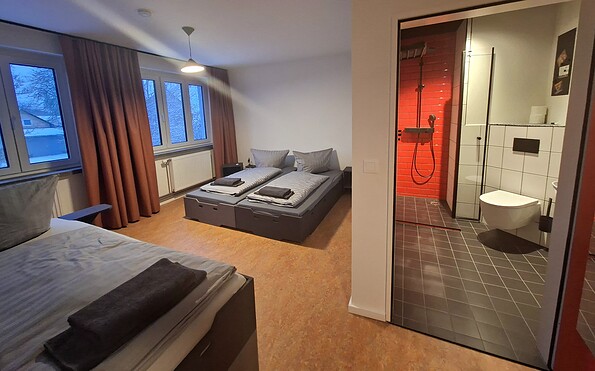 Dreibettzimmer Kulturhaus Locktow, Foto: Angelika Janke, Lizenz: Tourismusverband Fläming e.V.