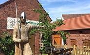 Krieger vor Heimatmuseum Dissen, Foto: Bernd Choritz, Lizenz: Heimatmuseum Dissen