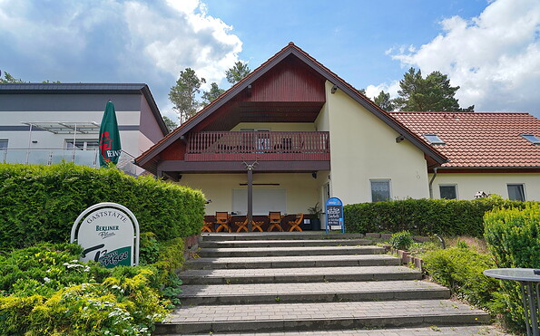 Rezeption mit Gastronomiebereich, Foto: Herr Prosch, Lizenz: Campingplatz Tonsee - FKK