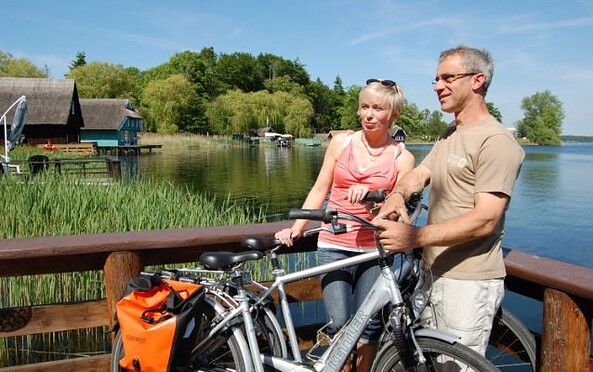 Radler-am-See © radreisen-mecklenburg, Foto: R. Tetmeyer, Lizenz: R. Tetmeyer|radreisen-mecklenburg