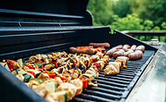 Grillbuffet, Foto: Tobias Kramer, Lizenz: Barfußpark Beelitz-Heilstätten