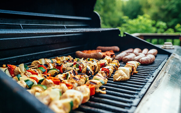Grillbuffet, Foto: Tobias Kramer, Lizenz: Barfußpark Beelitz-Heilstätten