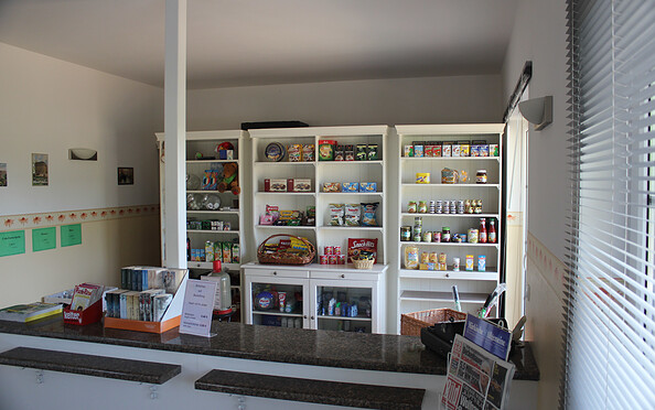 Rezeption mit Kiosk, Foto: Tom Loos, Lizenz: Tom Loos