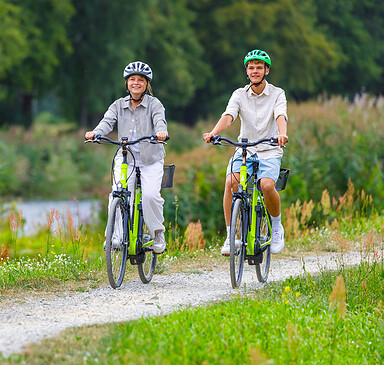 Radler an der Schwarzen Elster, Foto: LKEE_Andreas Franke, Lizenz: LKEE_Andreas Franke