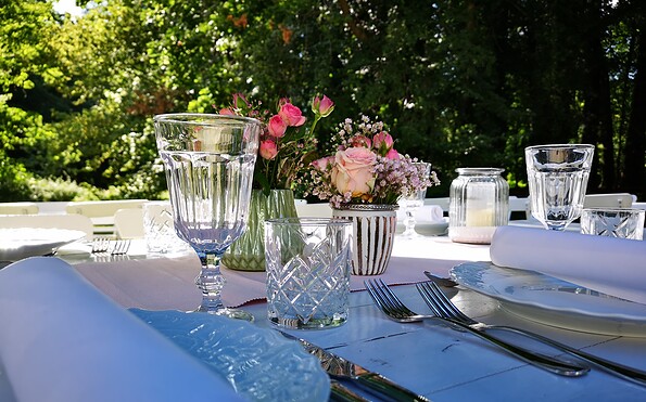 Tisch im Garten, Foto: Sven V. Malmstroem, Lizenz: Tagen + Feiern im Grünen GbR