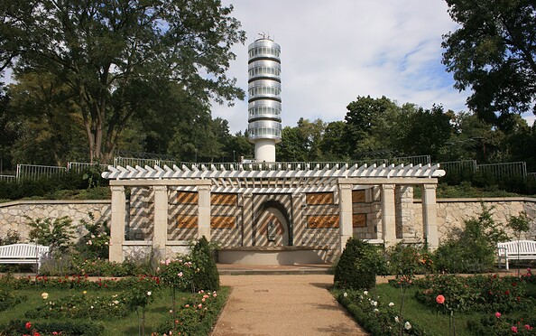 Friedenswarte und Muschelgrotte, Foto: Stadtmarketing- und Tourismusgesellschaft Brandenburg an der Havel, Lizenz: Stadtmarketing- und Tourismusgesellschaft Brandenburg an der Havel