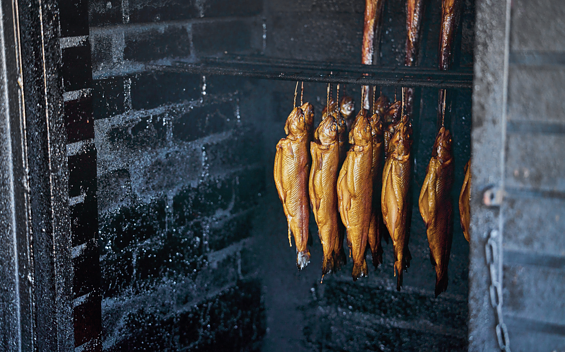 Frisch geräucherter Fisch, Foto: Ron Petraß, Lizenz: Bootshaus am Leineweber