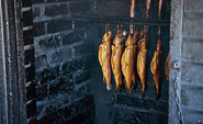 Freshly smoked fish , Foto: Ron Petraß