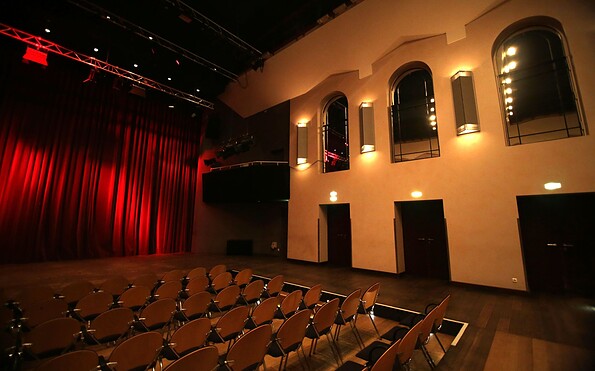 Großer Saal mit Bühne, Foto: Juliane Menzel, Lizenz: Brandenburger Theater GmbH