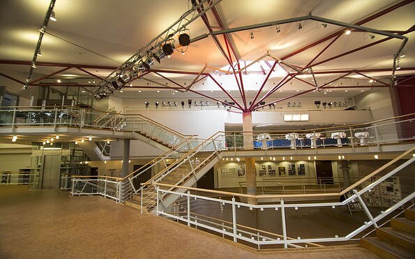 Foyer Großes Haus, Foto: Juliane Menzel, Lizenz: Brandenburger Theater GmbH