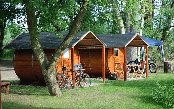 Übernachtungsfässer, Foto: Blütencamping Riegelspitze, Lizenz: Blütencamping Riegelspitze