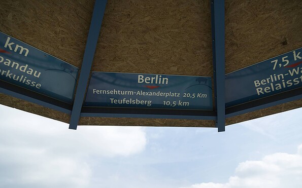 Auf dem Aussichtsturm in Sielmanns Naturlandschaft Döberitzer Heide, Foto: TMB-Fotoarchiv/Steffen Lehmann
