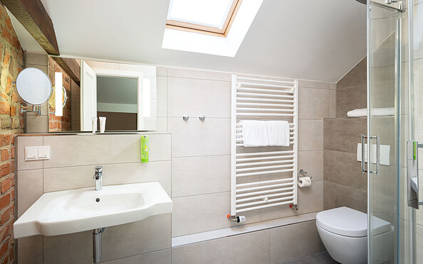 Moderne, geräumige Badezimmer, Foto: Tim Karapetian, Lizenz: Seminarhotel Kuhlowitz GmbH