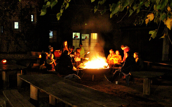 Lagerfeuer, Foto: Hans Sachs, Lizenz: Reiter- &amp; Erlebnisbauernhof Groß Briesen