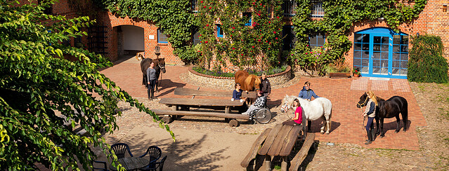 Hofgelände, Foto: Hans Sachs, Lizenz: Reiter- & Erlebnisbauernhof Groß Briesen