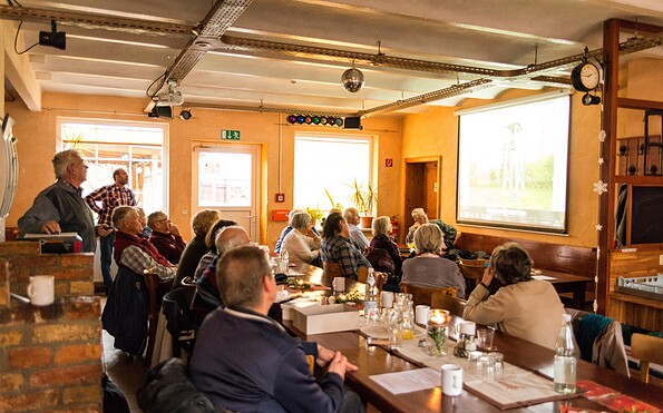 Veranstaltung im Gastraum, Foto: Hans Sachs, Lizenz: Reiter- &amp; Erlebnisbauernhof Groß Briesen