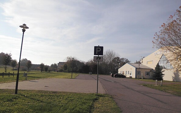 Wohnmobilstellplatz an der Dossehalle in Wusterhausen/Dosse, Foto: Elke Schmiele, Foto: Elke Schmiele, Lizenz: Tourismusverband Prignitz e.V.