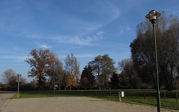 Wohnmobilstellplatz an der Dossehalle in Wusterhausen/Dosse, Foto: Elke Schmiele, Foto: Elke Schmiele, Lizenz: Tourismusverband Prignitz e.V.