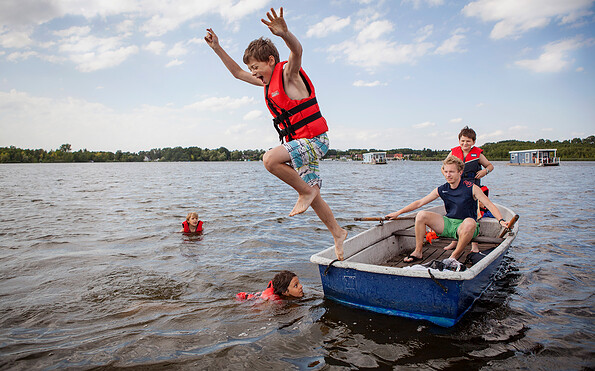 Rudern auf dem Dolgensee, Foto: Jon Adrie Hoekstra, Lizenz: martas Gästehäuser Dolgensee