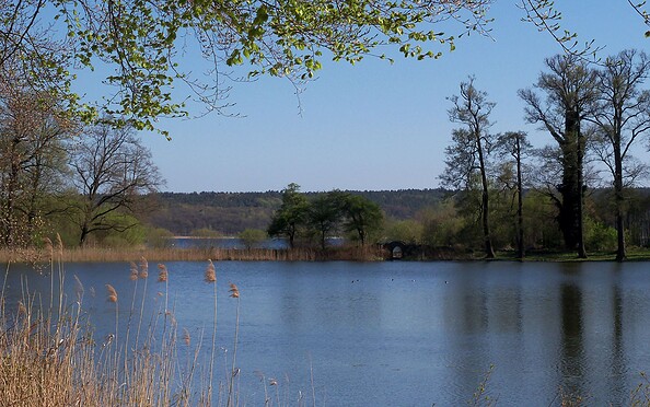 Gutspark Petzow - Blick über den Haussee zum Schwielowsee, Foto: Yvonne Schmiele