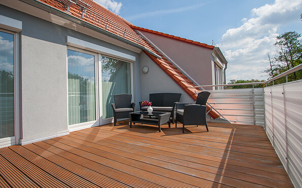 Beispiel für wohnen im Apartmenthaus mit Terrasse, Foto: Nico Thäle, Lizenz: Lausitzer Seenland Apartmenthaus uG