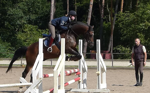 Springunterricht im Reit- &amp; Pensionsstall Gut Klostermühle, Foto: Madlitzer Mühle Betriebs GmbH &amp; Co. KG