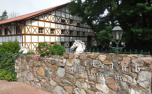 Reit- &amp; Pensionsstall Gut Klostermühle, Foto: Madlitzer Mühle Betriebs GmbH &amp; Co. KG