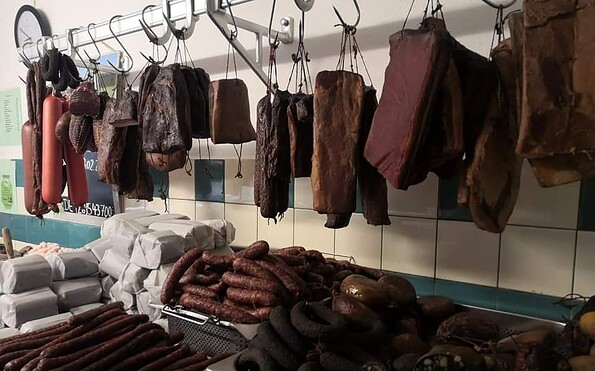 Frisches aus der hauseigenen Räucherkammer , Foto: Marleen Herzlieb