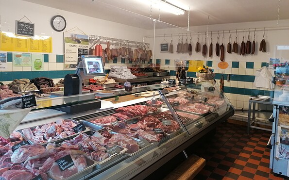 Auslage des Hofladens beim Verkauf, Foto: Marleen Herzlieb