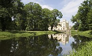 Blick auf das Schloss Steinhöfel, Foto: TMB-Fotoarchiv/Paul Hahn