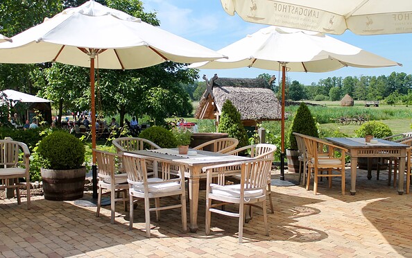 Blick von der Landhausterrasse des Restaurants Feine Küche, Foto: Katharina Grottker