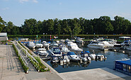 Havel Marin - Hafen mit Laubengang und Terrassen, Foto: Christin Drühl
