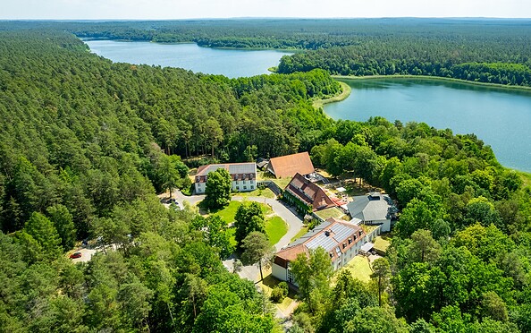 Luftbild mit Wald und Döllnsee, Foto: Jones Art, Lizenz: Hotel Döllnsee GmbH &amp; Co. KG