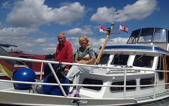 Seniorenpaar auf einem Boot, Foto: hogab gmbh