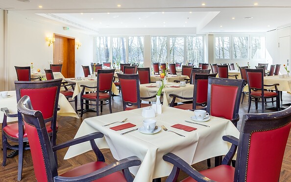 Frühstücksraum in der «Bibliothek», Foto: Jones Art, Lizenz: Hotel Döllnsee GmbH &amp; Co. KG