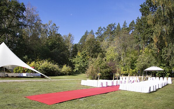 Marquee at the orchard for events, Foto: Jones Art, Lizenz: Hotel Döllnsee GmbH &amp; Co. KG
