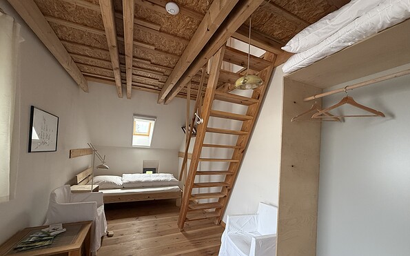 Zimmer mit Hochbettebene, Foto: Alena Lampe, Lizenz: TMU GmbH