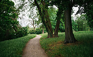 Weg im Gutspark Petzow, Foto: Steven Ritzer, Lizenz: Tourismusverband Havelland e.V.