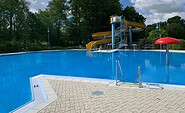 Nichtschwimmerbecken mit Rutsche und Wasserpilz - Knut Werner/Stadt Jüterbog, Foto: Stadt Jüterbog, Lizenz: Stadt Jüterbog
