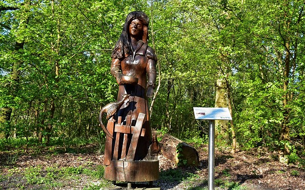Holzskulptur Fasanerie, Foto: Sandra Fonarob, Lizenz: Tourismusverband Dahme-Seenland e.V.