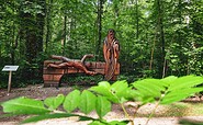 Holzskulptur Spukbrücke, Foto: Sandra Fonarob, Lizenz: Tourismusverband Dahme-Seenland e.V.