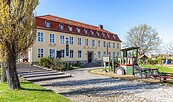 Außenansicht mit Spielplatz, Foto: Jan Sobotka, Lizenz: Tourismusverband Fläming e.V.