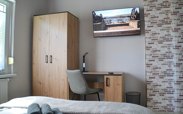 Gästewohnung OG,SZ 3 mit Schreibtisch, Foto: Kerstin Geilich, Lizenz: MuT