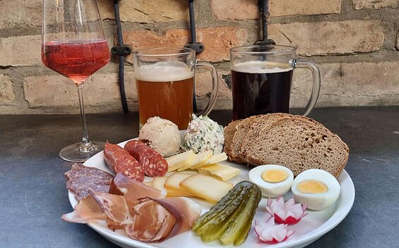 Jagdschloss-Brotzeit, Foto: Gorden Starcken