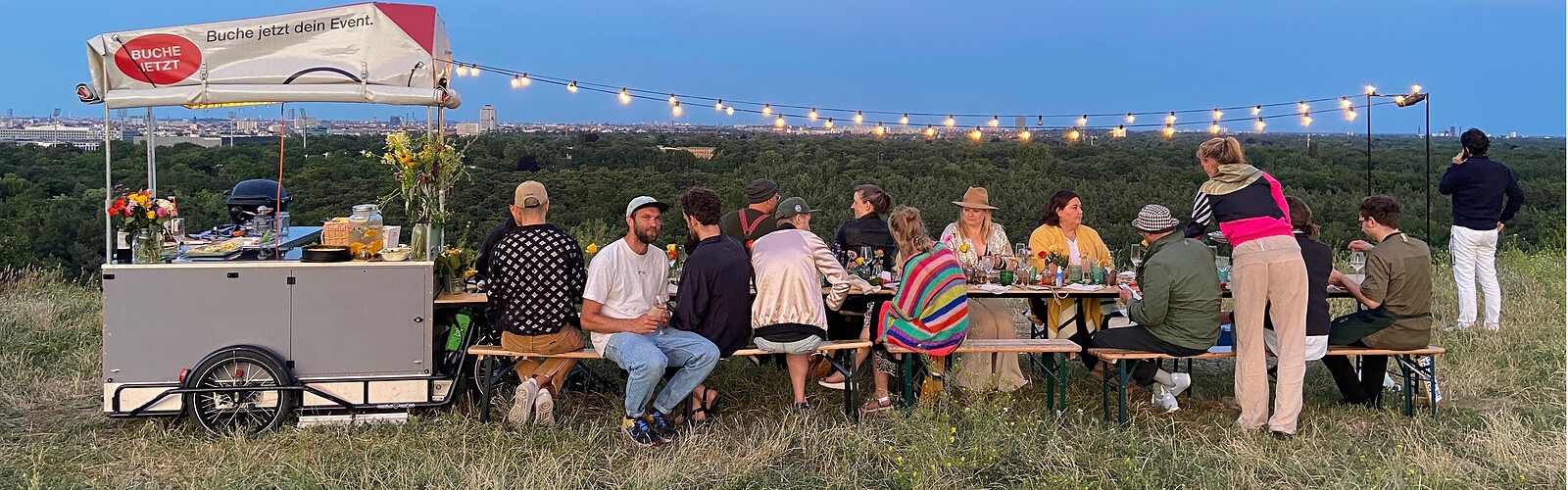 Lange Tafel, Foto: LIVIN'ROLL, Lizenz: LIVIN'ROLL
